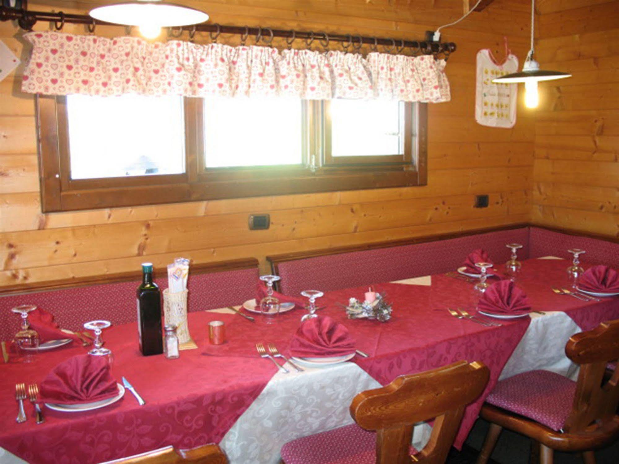Restaurant Hotel Chalet Del Sole Sauze D'Oulx Bagian luar foto
