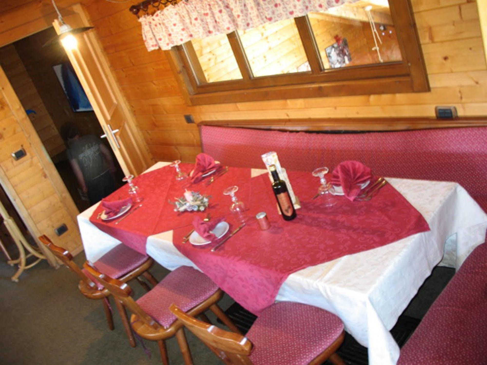 Restaurant Hotel Chalet Del Sole Sauze D'Oulx Bagian luar foto